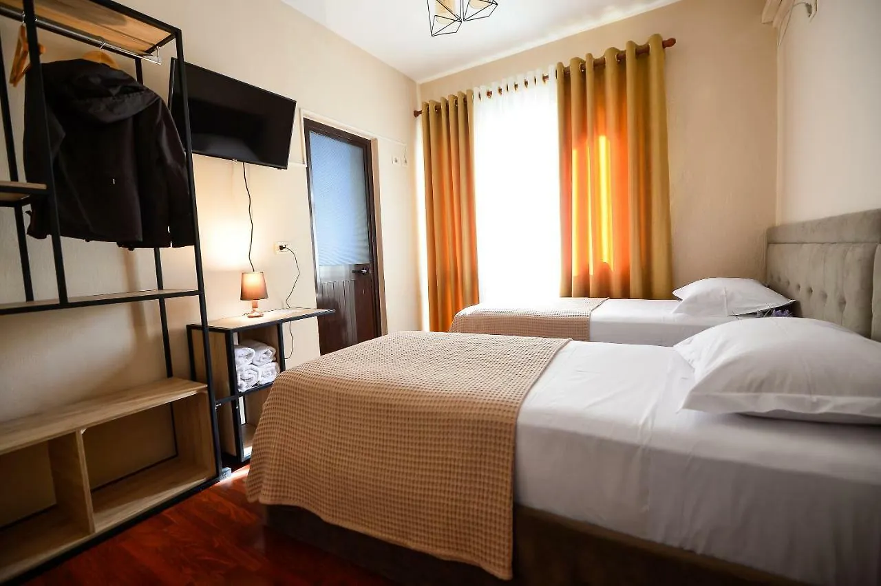 Hotel Niku Tiran 3*,
