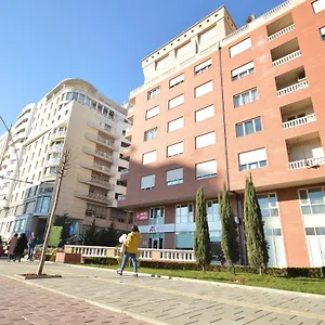 Oresti Center Hotell