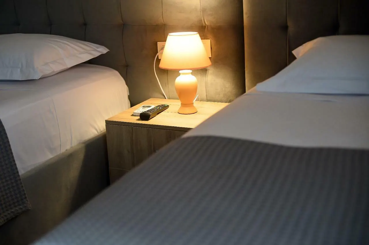 ***  Hotel Niku Tirana Albania