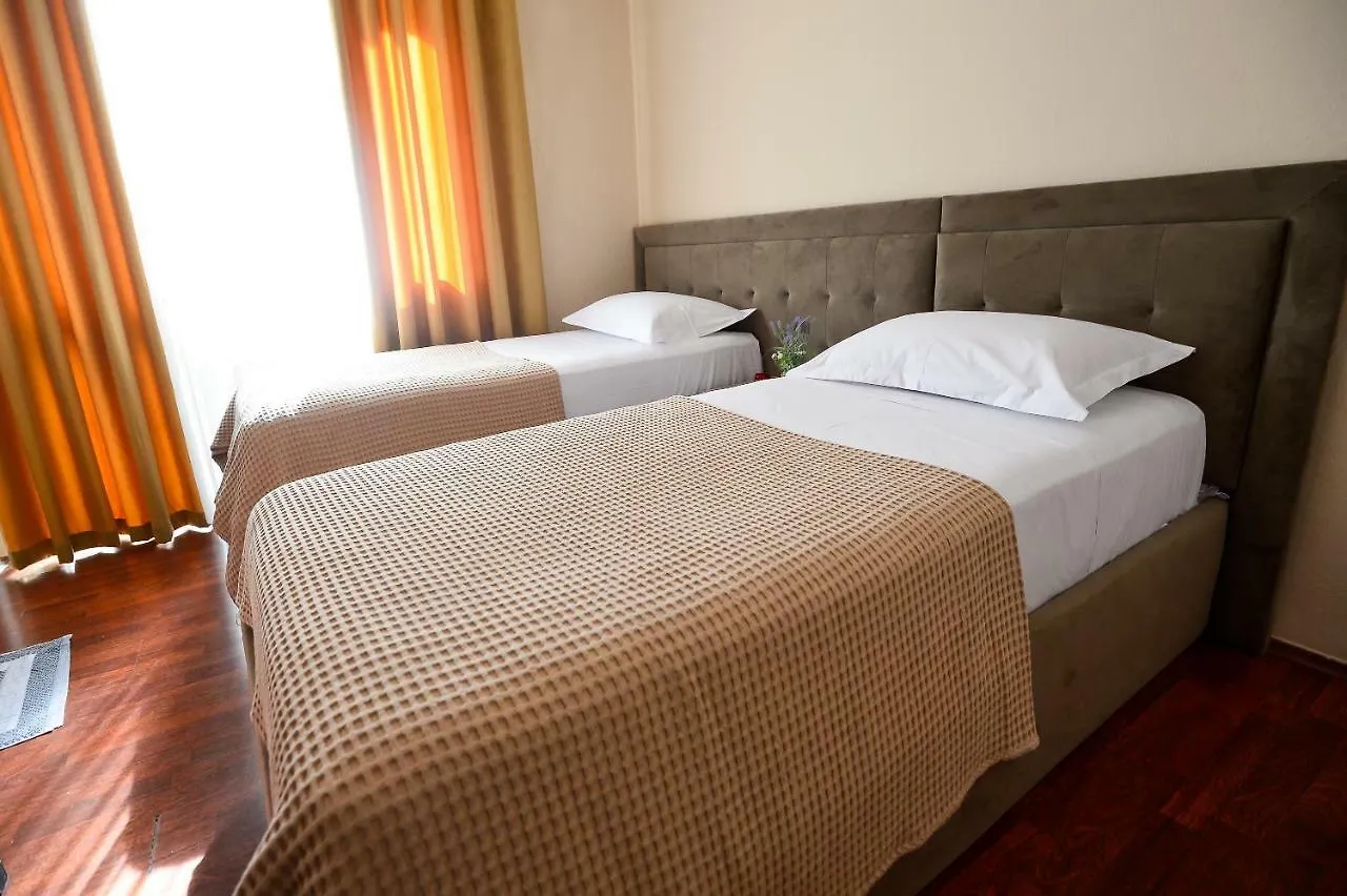 Hotel Niku Тирана